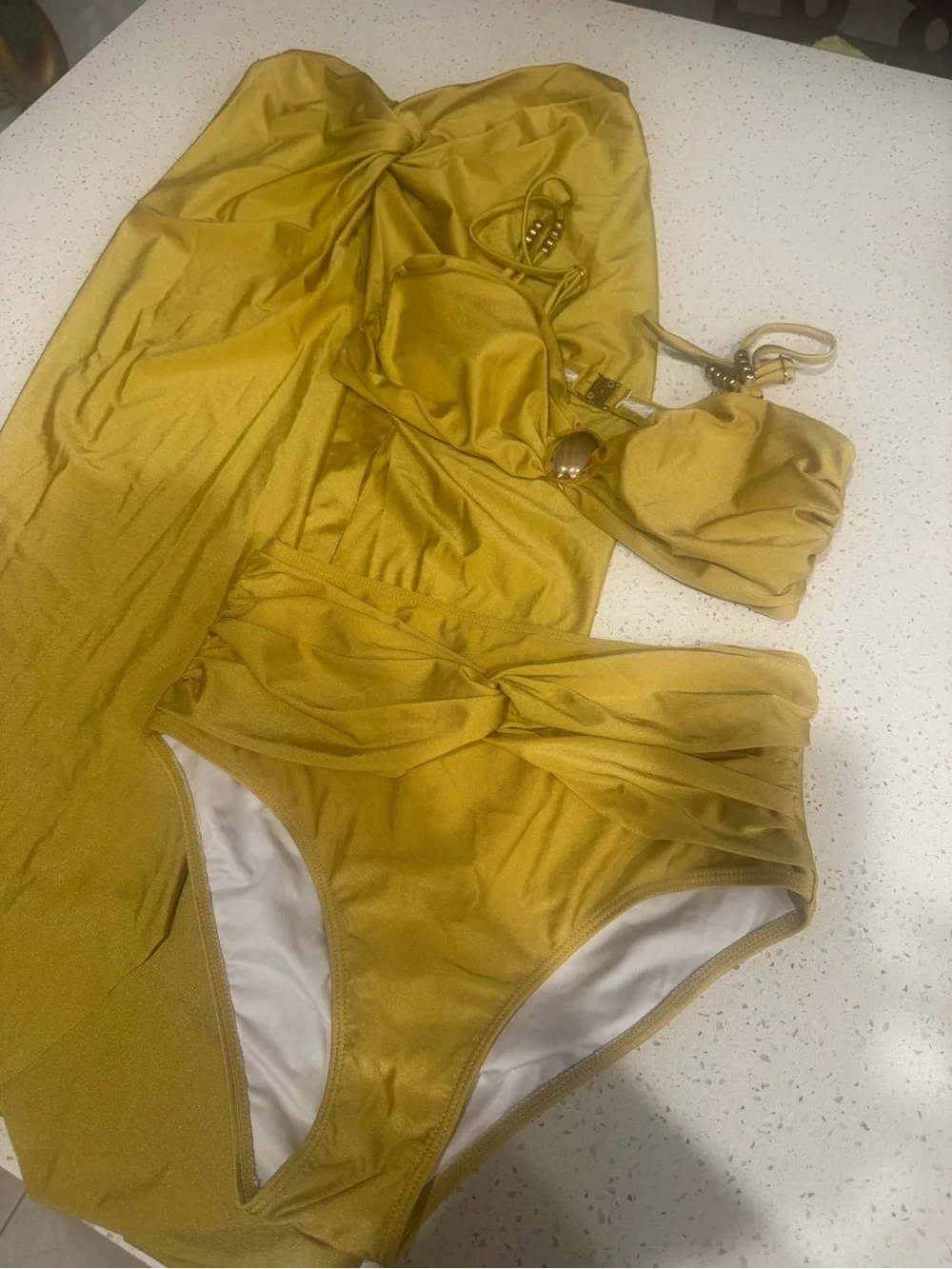 N/A chic gold